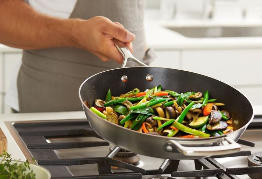 Nonstick Cookware in Professional Kitchens