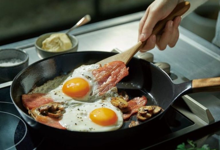 does all clad cookware have teflon