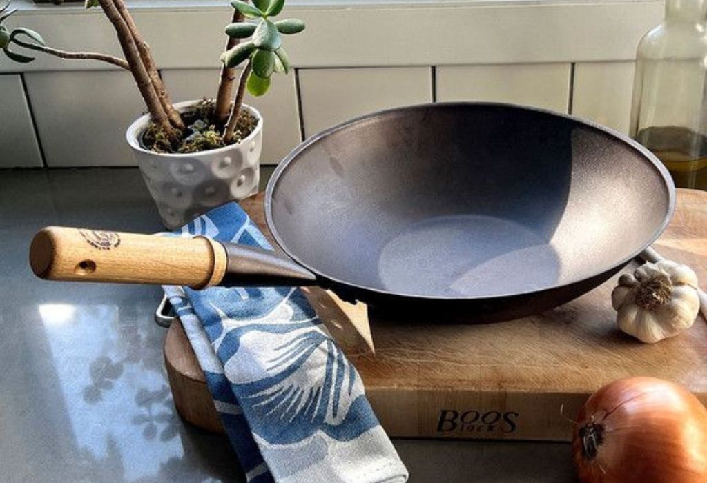 Comparing Carbon Steel with Other Cookware Materials