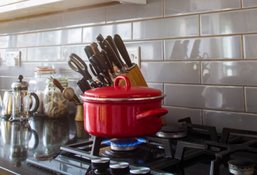 How Enamel Cookware Compares to Other Cookware Types