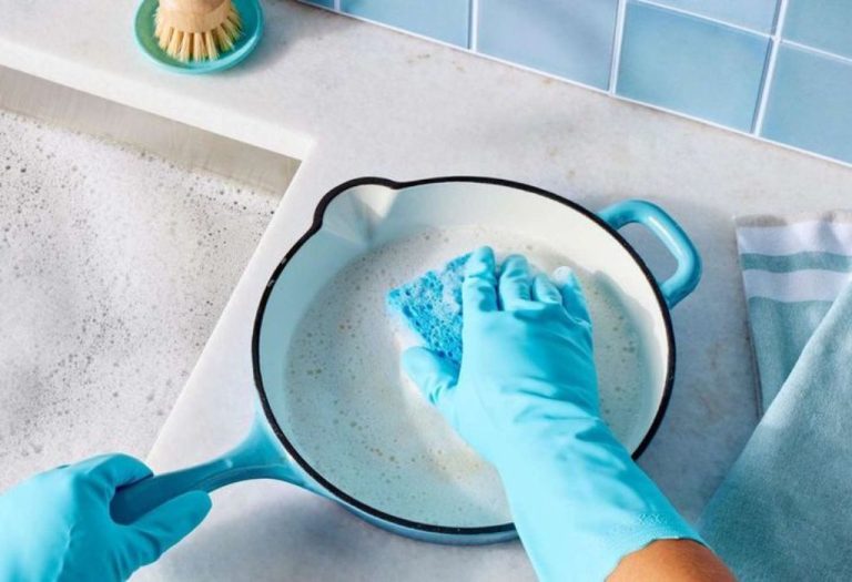 How to Remove Stains from Enamel Cookware: Top Tips