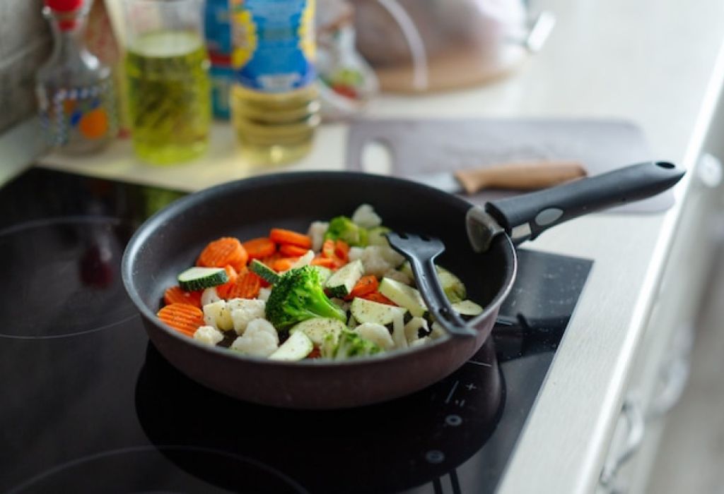 Benefits of Using Oven-Safe Farberware Nonstick Pans