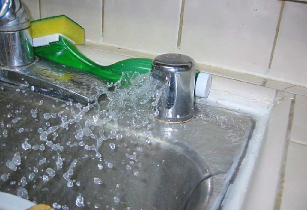 Professional Solutions and When to Call a Plumber