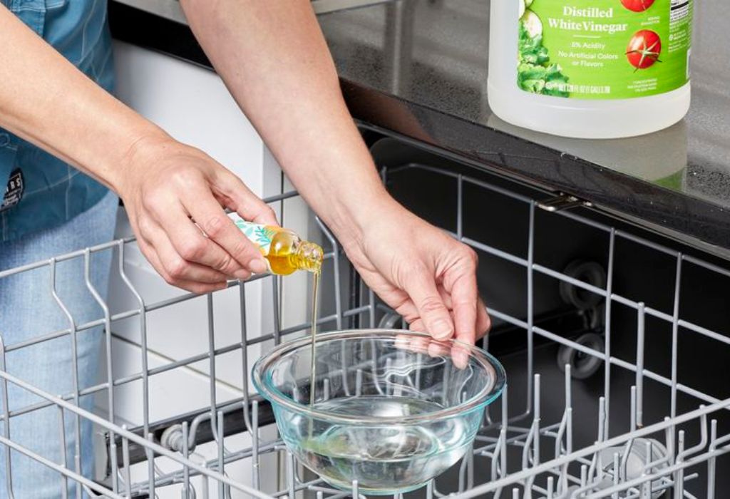 Choosing the Right Detergent and Rinse Aid for a Fresh Dishwasher