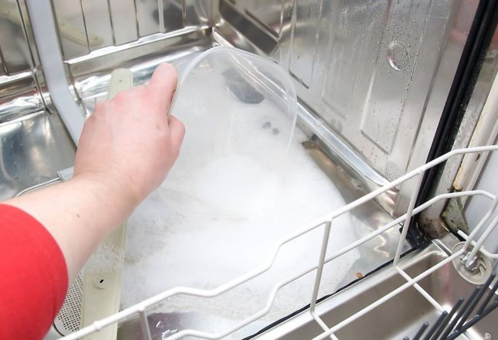 Differences Between Dish Soap and Dishwasher Detergent