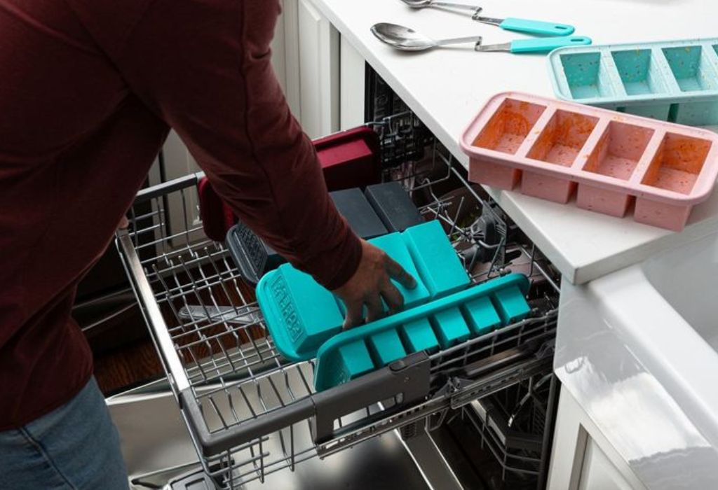 SIGNS YOUR SILICONE NEEDS REPLACEMENT