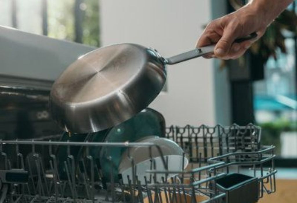 Why Non Stick Pans Are Different From Other Cookware