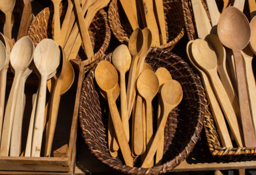 COMMON MISTAKES PEOPLE MAKE WHEN CLEANING WOODEN SPOONS