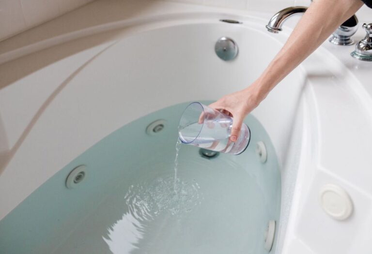How to Clean a Jetted Tub With Dishwasher Tablets Easily