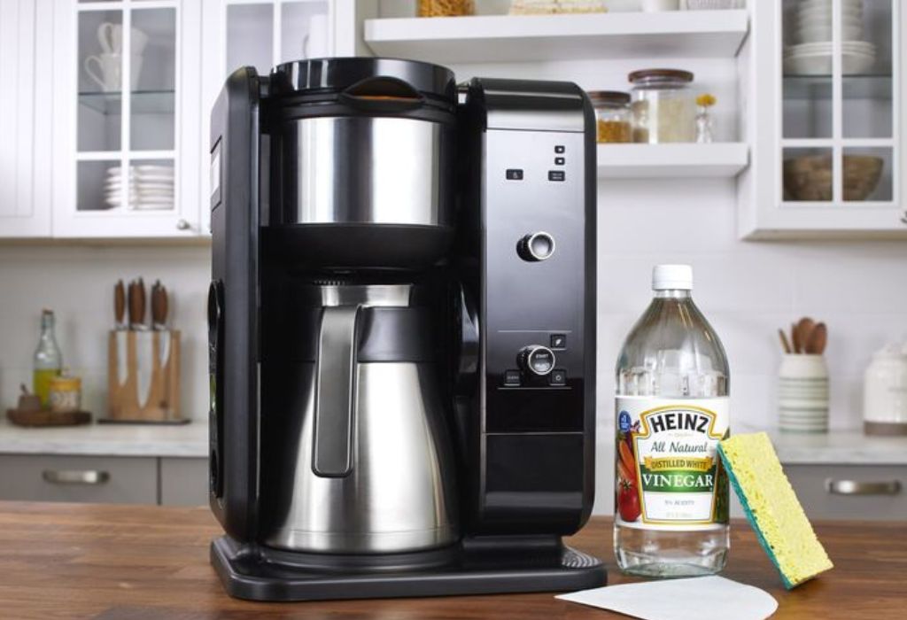 Common Mistakes When Cleaning a Coffee Maker With Vinegar