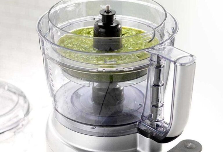 How to Chop Fresh Celery Using a Food Processor