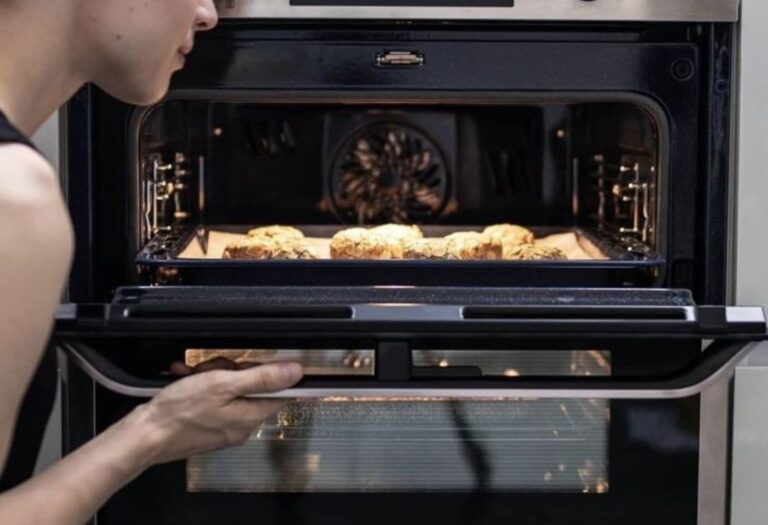 What Size Oven Do I Need for Family Meals and Daily Cooking