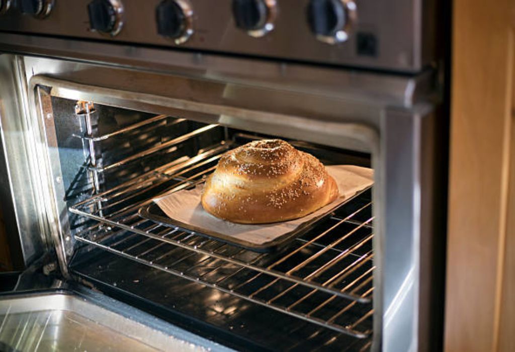 Understanding Ideal Baking Temperature for Bread
