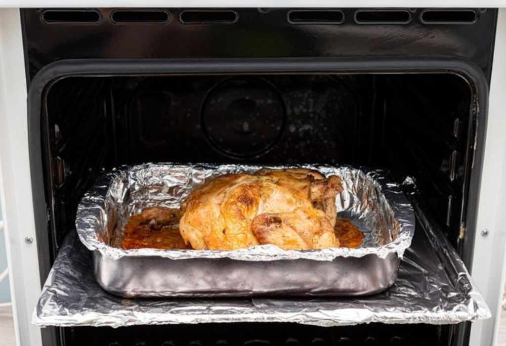 What Aluminium Foil Is and Why People Use It in Ovens