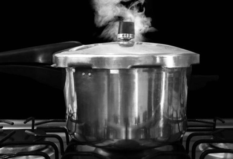Essential steps how to open a pressure cooker safely