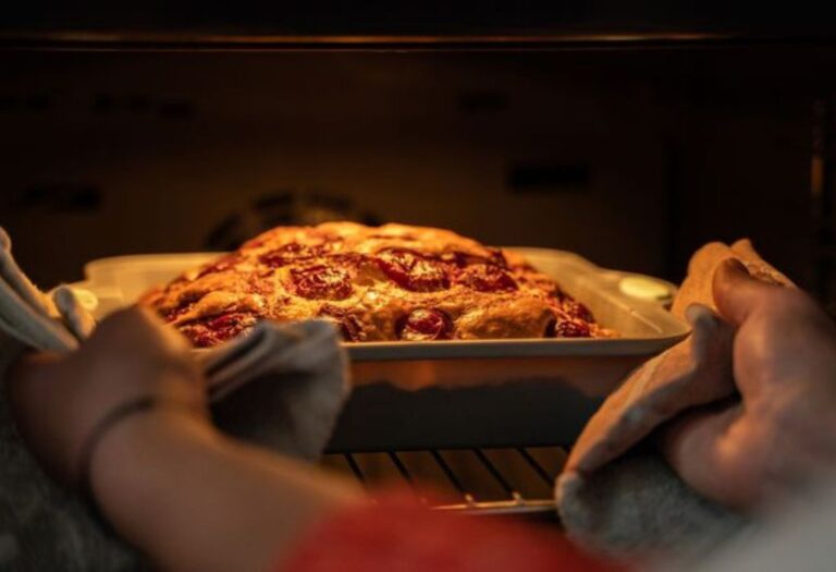 How to Avoid Hot Spots in Oven for Even and Perfect Baking