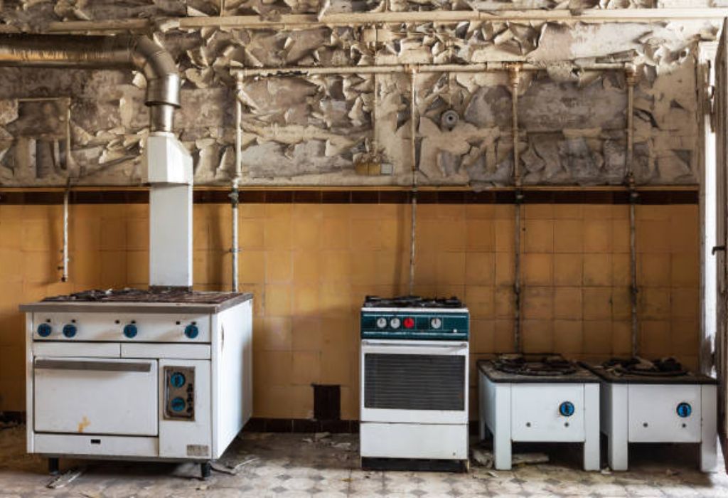 How Manufacturers and Retailers Handle Old Ovens