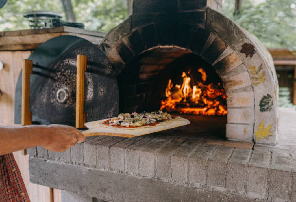 Understanding What a Pizza Oven Is and How It Works