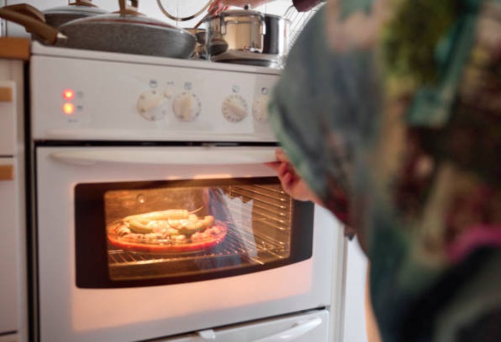 How to Arrange Your Kitchen for Better Oven Burn Safety